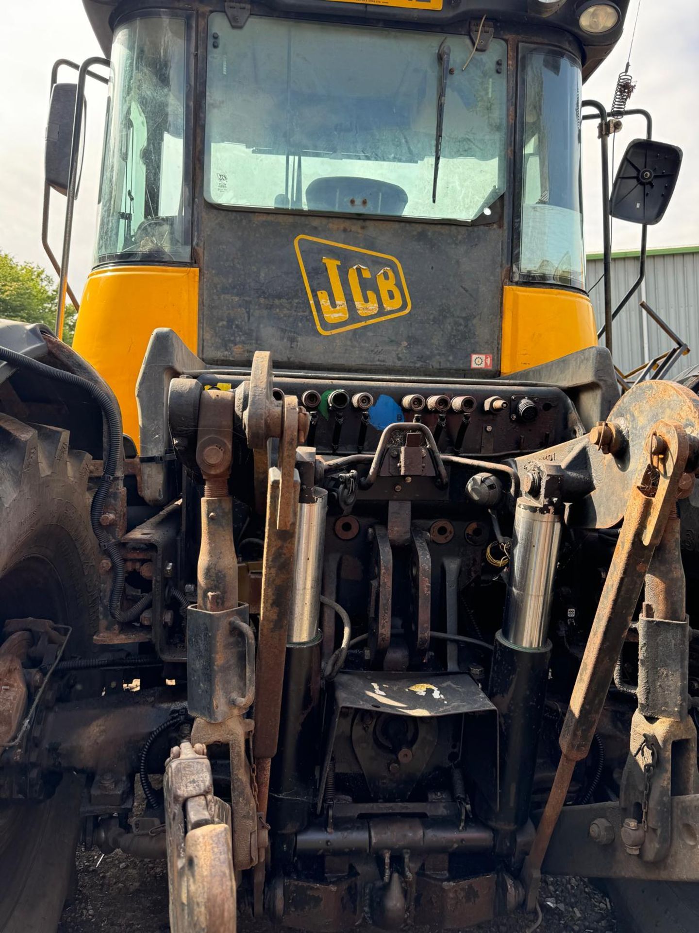 JCB FASTRAC 3220 TRACTOR - Image 3 of 17