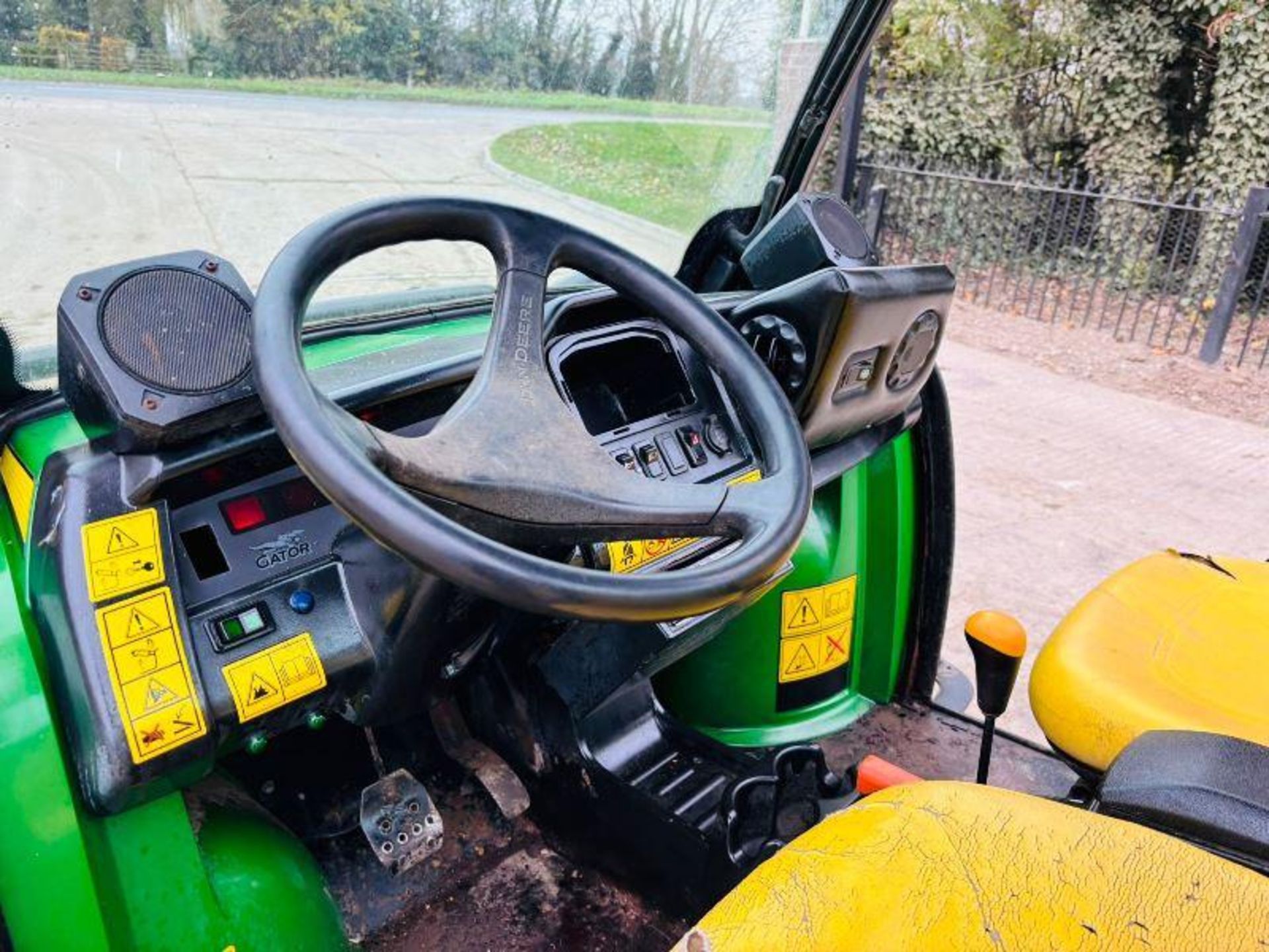 JOHN DEERE 855D 4WD UTV *YEAR 2013* C/W POWER STEERING - Image 9 of 13