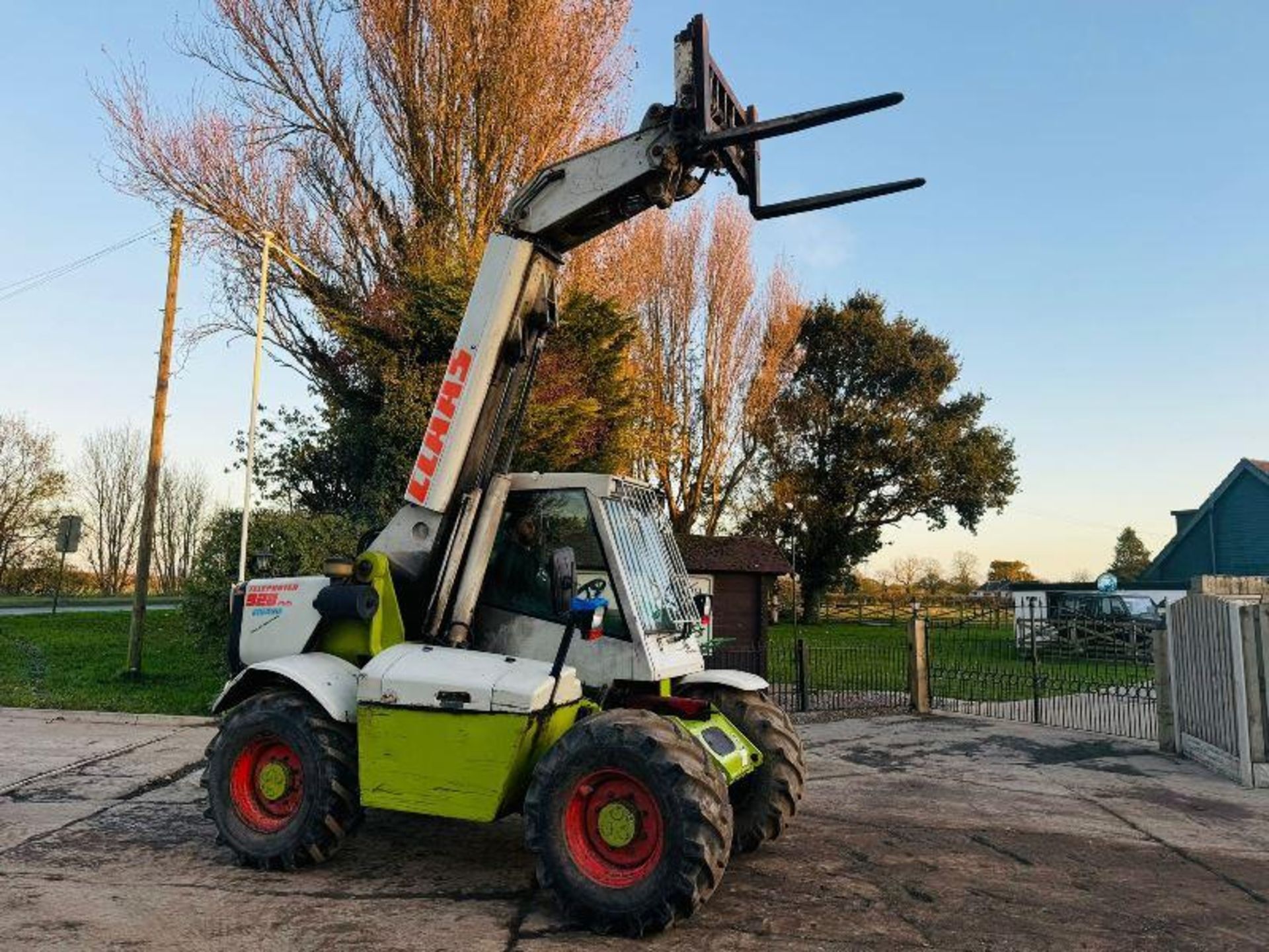 CLAAS 928 PLUS 4WD TELEHANDLER *AG SPEC* C/W PICK UP HITCH - Image 17 of 21