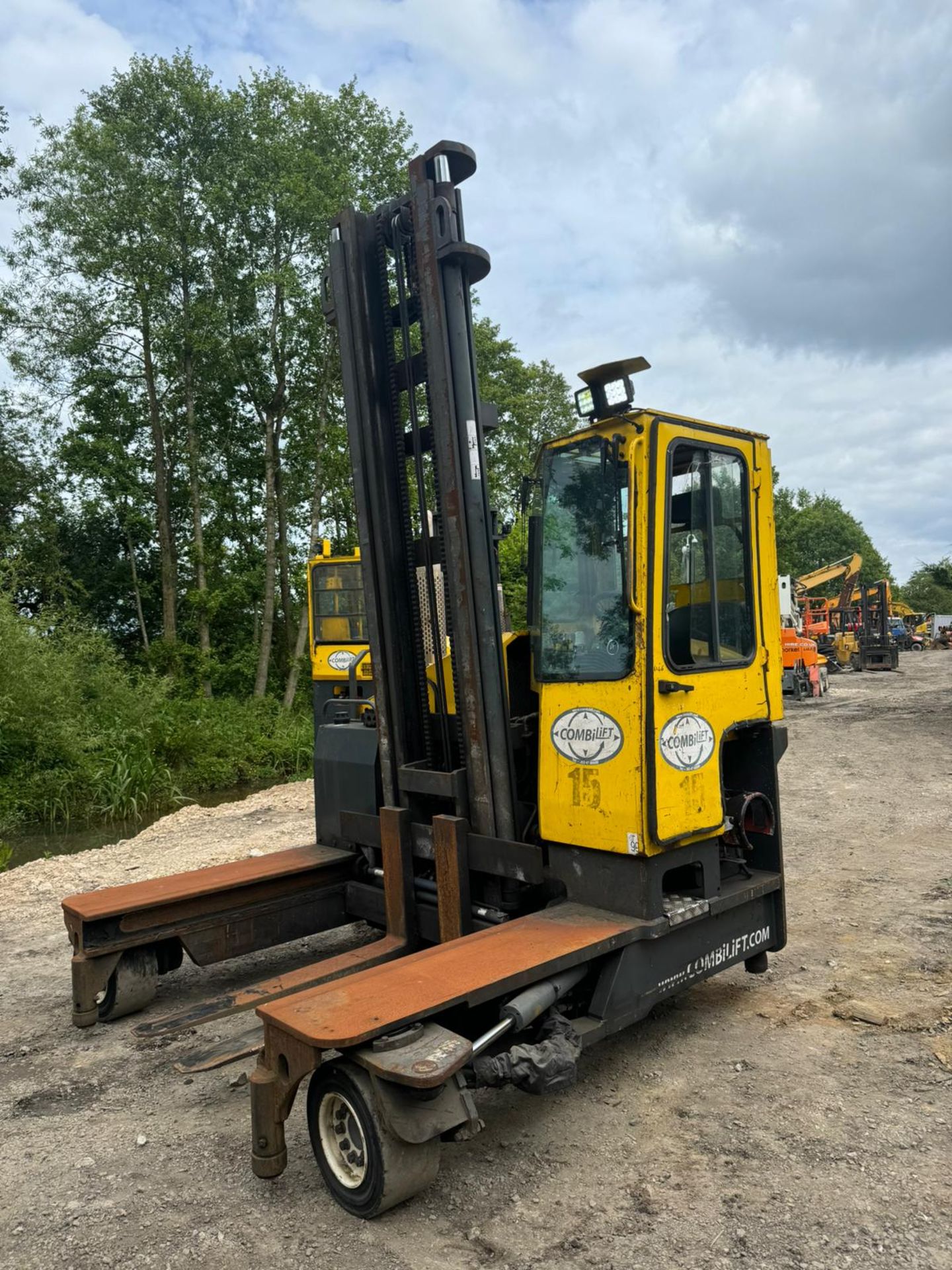 2012 COMBILIFT C4000 4 TON 4-WAY SIDE LOADER FORKLIFT - Image 13 of 17