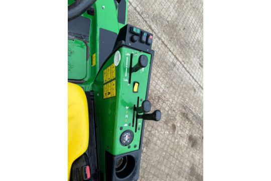 2017 JOHN DEERE 1580 TERRAINCUT 4WD OUTFRONT RIDE ON MOWER WITH JOHN DEERE 62” ROTARY DECK - Image 10 of 14