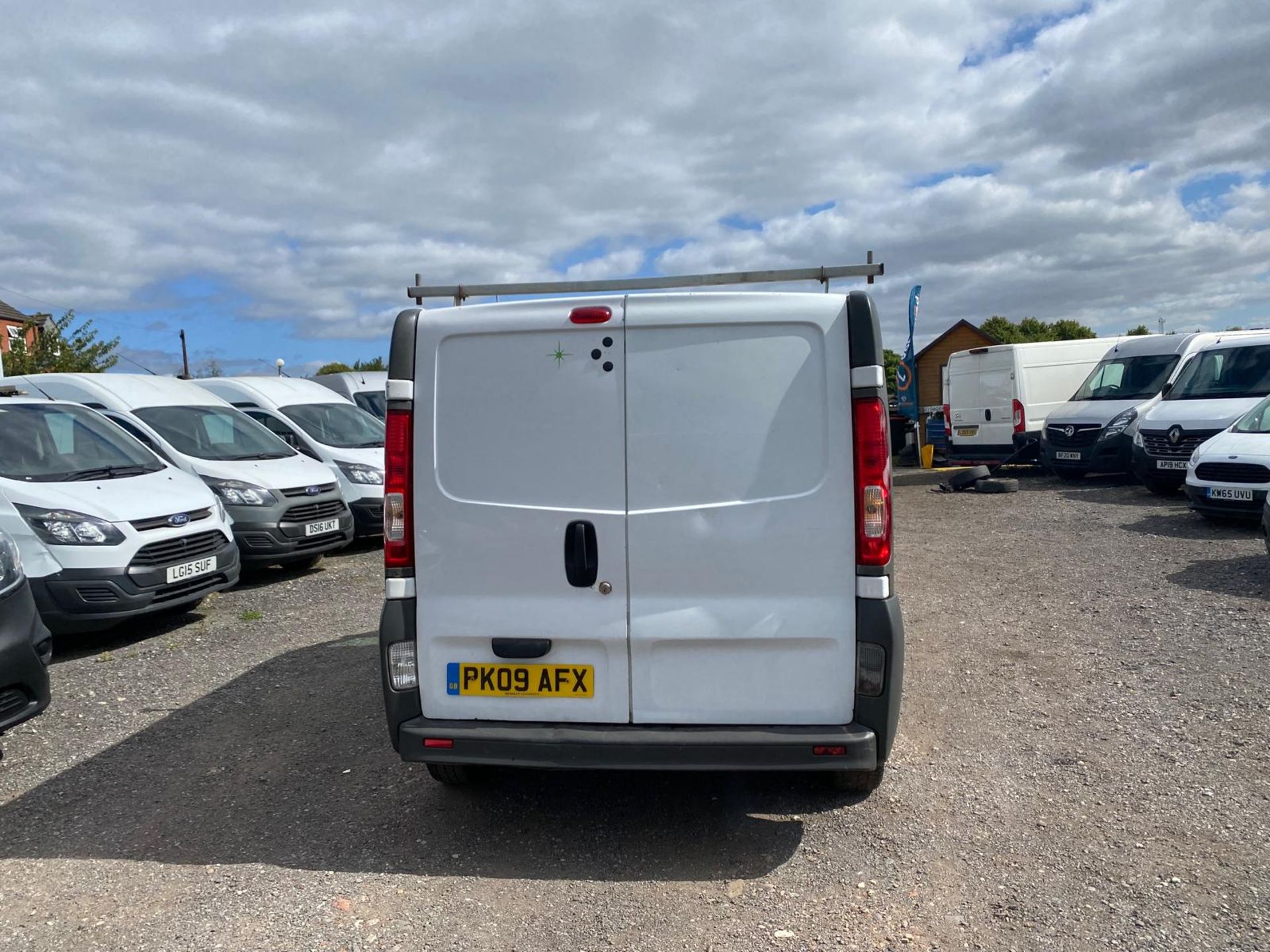 2009 09 RENAULT TRAFIC PANEL VAN - 145K MILES - ROOF RACKS - Image 5 of 8