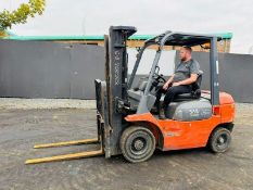 TOYOTA 62-7FDF25 CONTAINER SPEC FORKLIFT*C/W PALLET TINES*