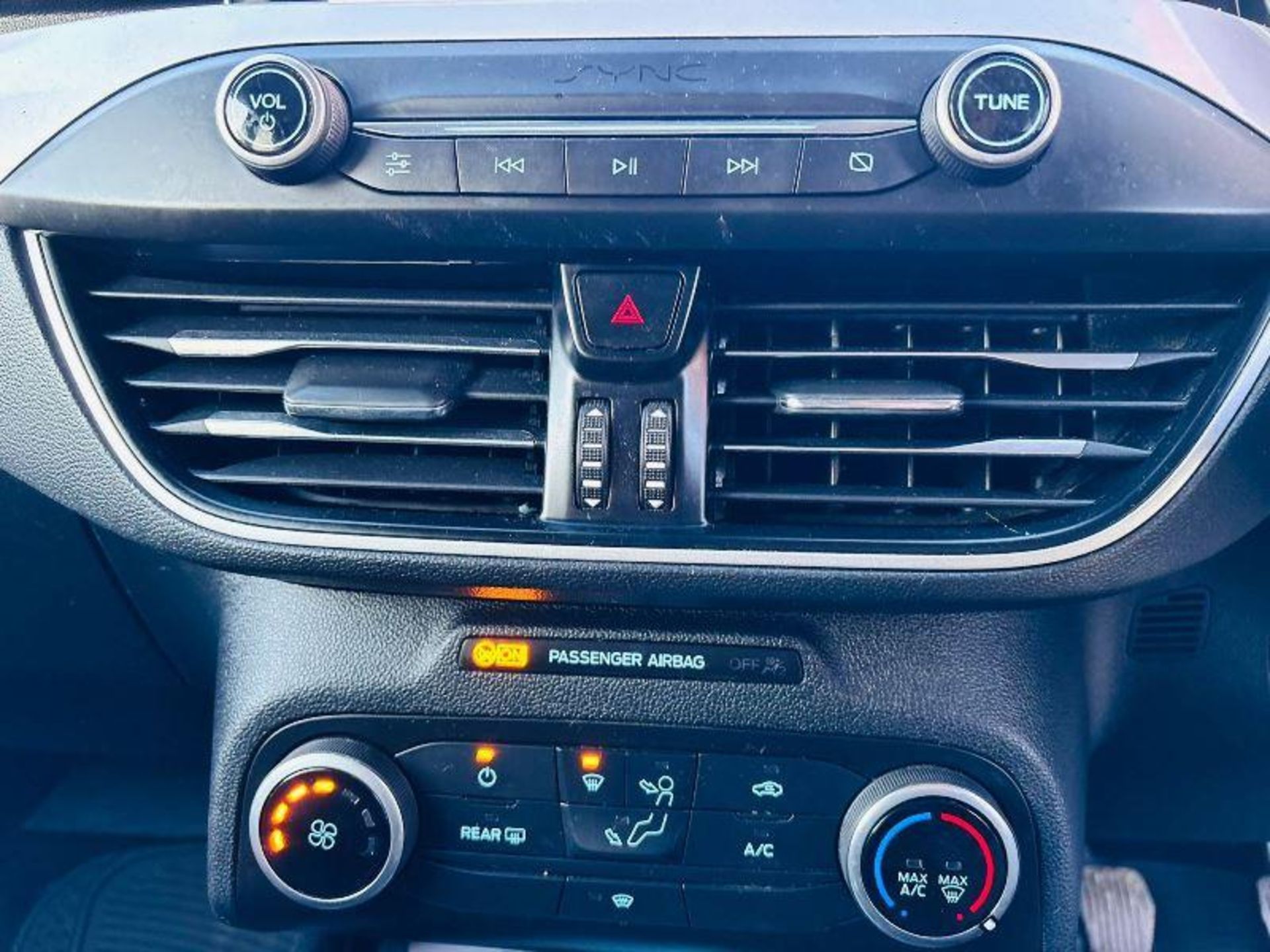 2019 68 FORD FOCUS ZETEC 1L ECO BOOST HATCHBACK *49940 MILES*TURNING OVER BUT WON'T START* - Image 11 of 15