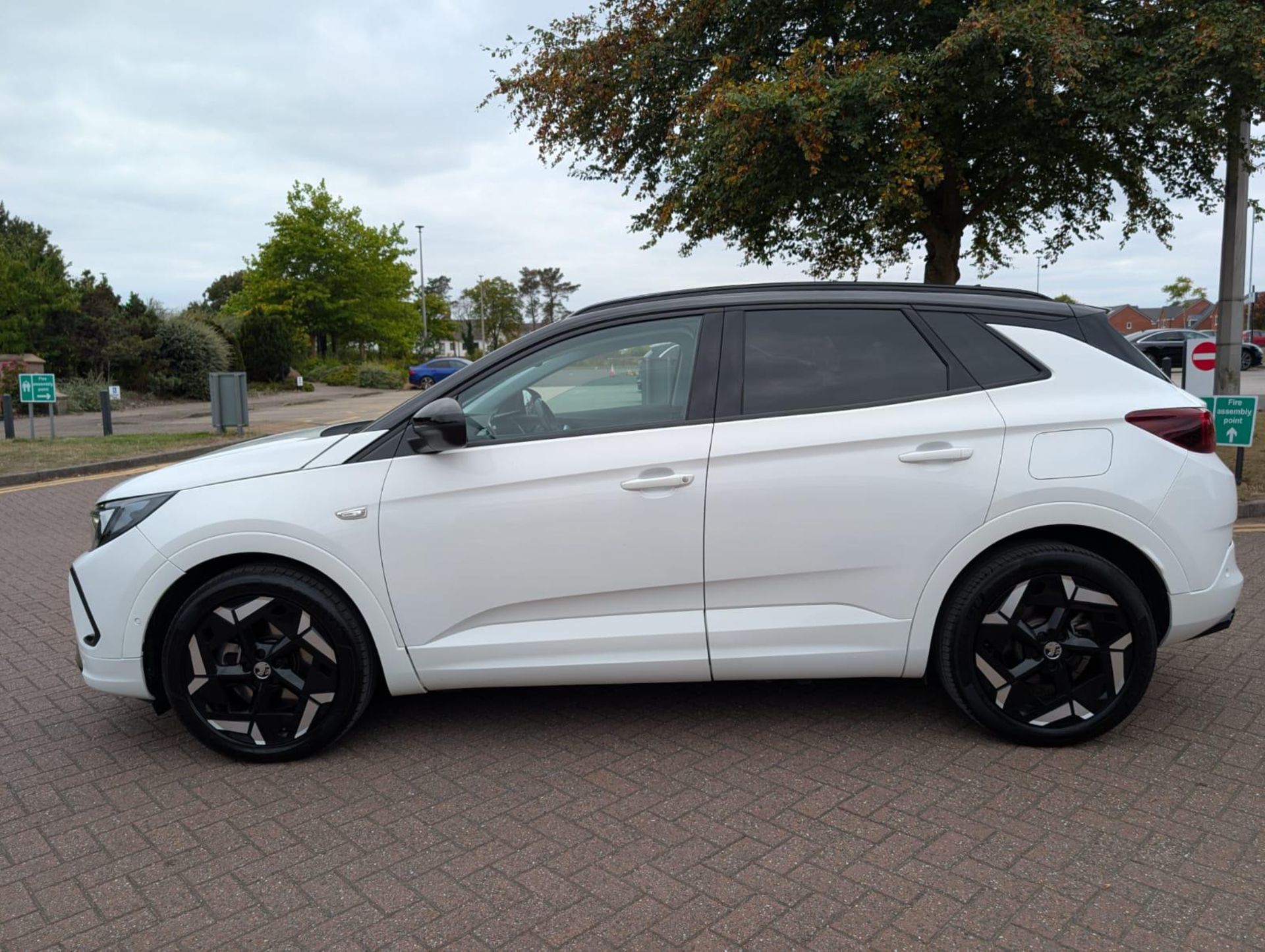 2023 23 VAUXHALL GRANDLAND GSE PHEV AWD AUTO SUV - 12K MILES - ADAPTIVE CRUISE CONTROL - NO VAT - Image 8 of 40
