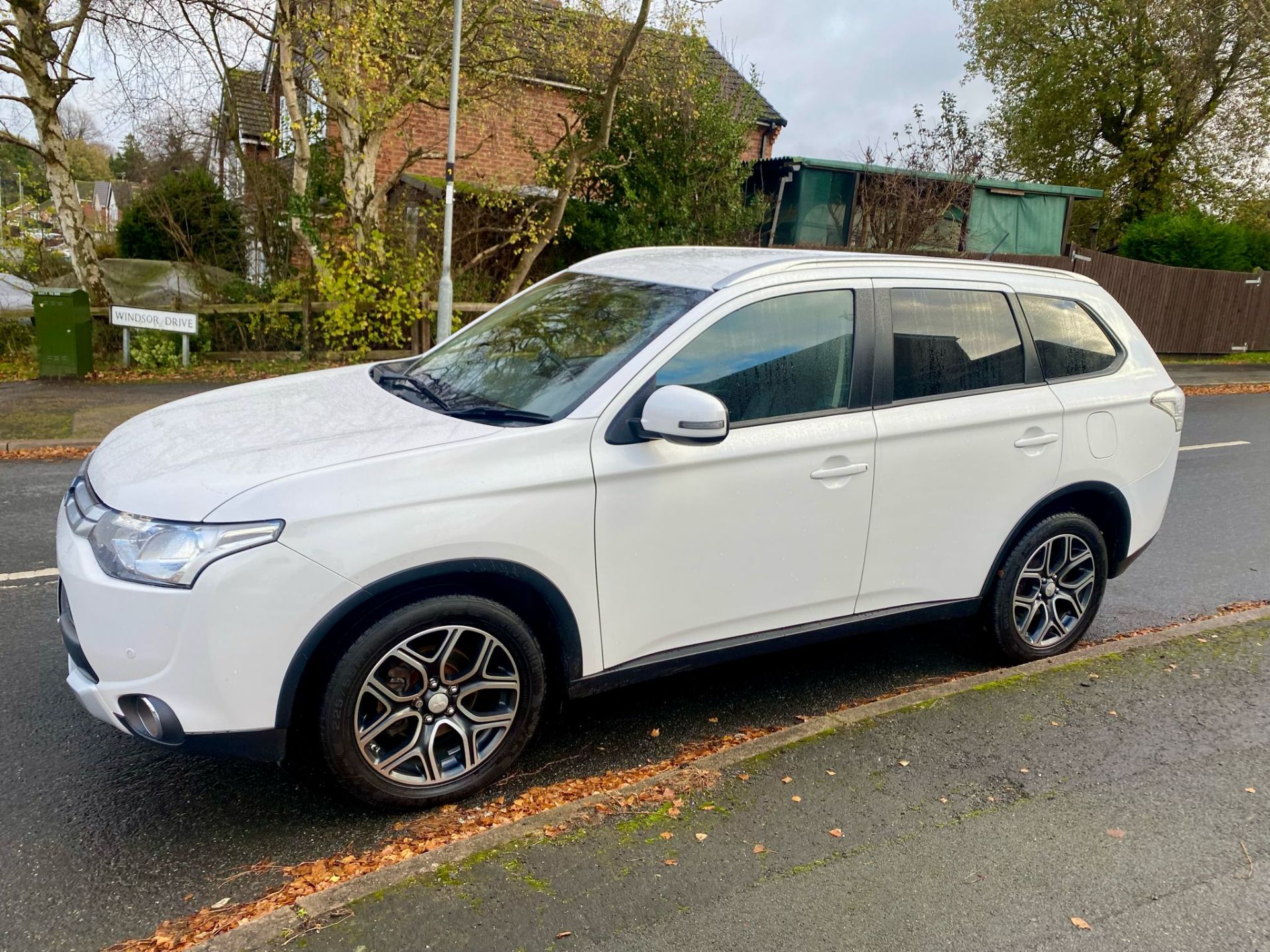 2015 MITSUBISHI OUTLANDER GX3 DI-D AUTO SUV BRILLIANT WHITE *AROUND 76K MILES* FULL LEATHER* - Image 2 of 19