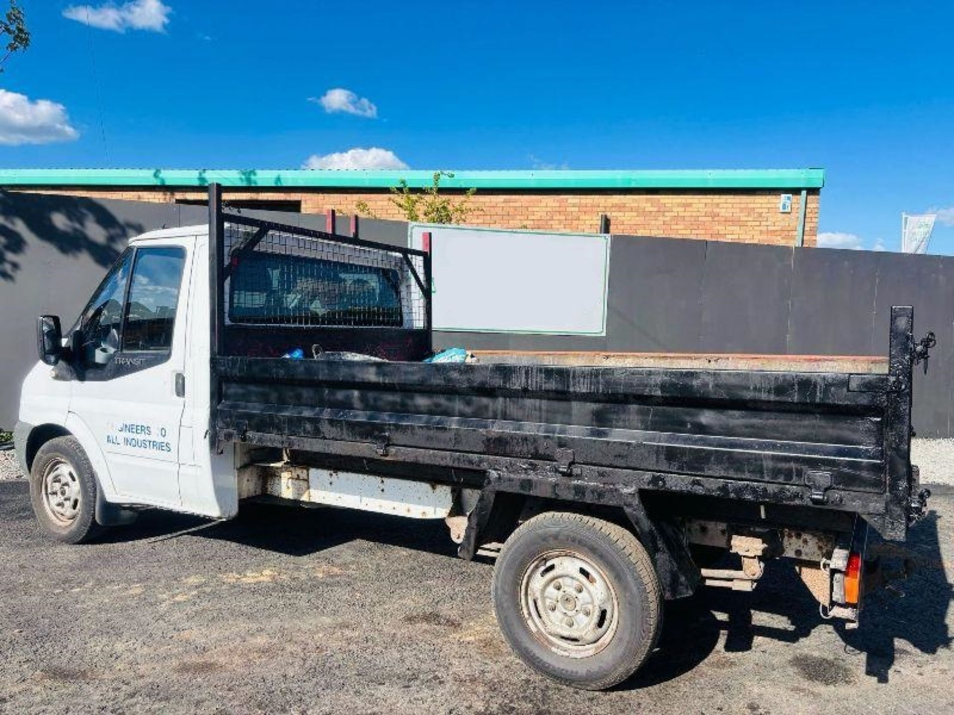 2012 FORD TRANSIT 100 T350 RWD CHASSIS CAB - 187K MILES - TIPPING BODY - Image 3 of 17