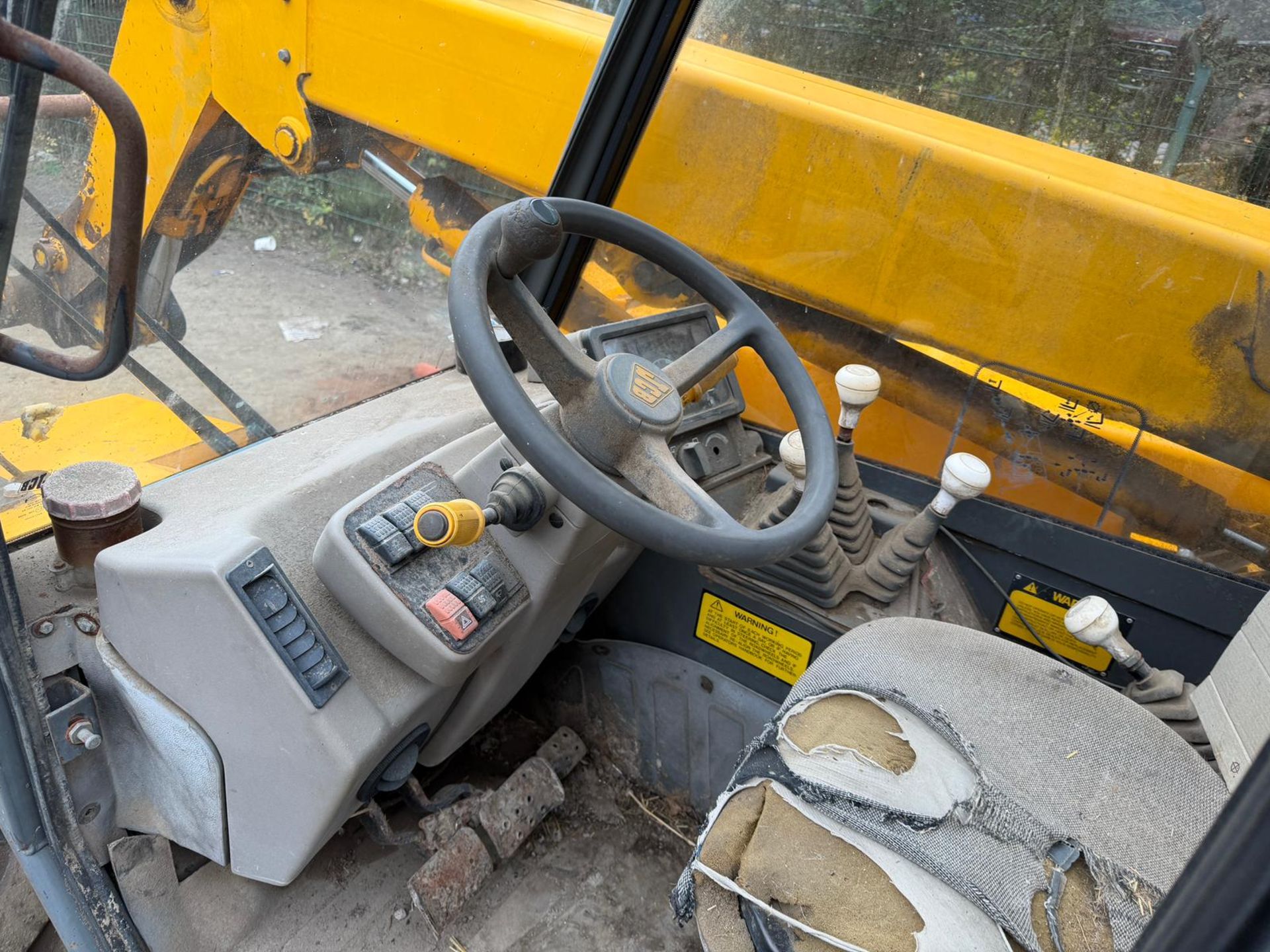 JCB 520-55 2 TON 5.5MTR 4WD TELESCOPIC TELEHANDLER - Image 9 of 14