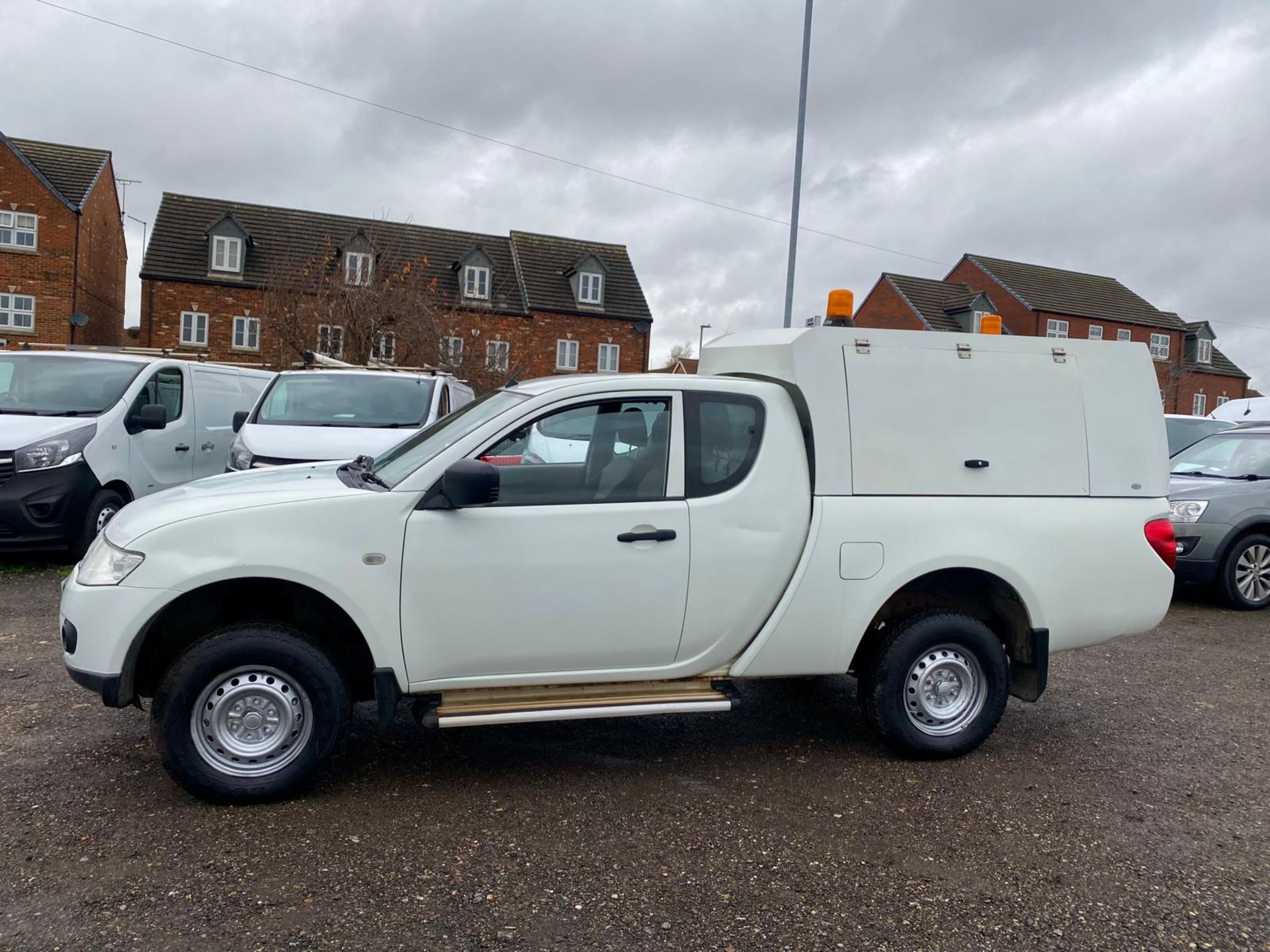 2012 62 MITSUBISHI L200 4LIFE CLUB CAB DI-D 4X4 PICK UP - 129K MILES - AIR CON - TOW BAR - Image 7 of 13