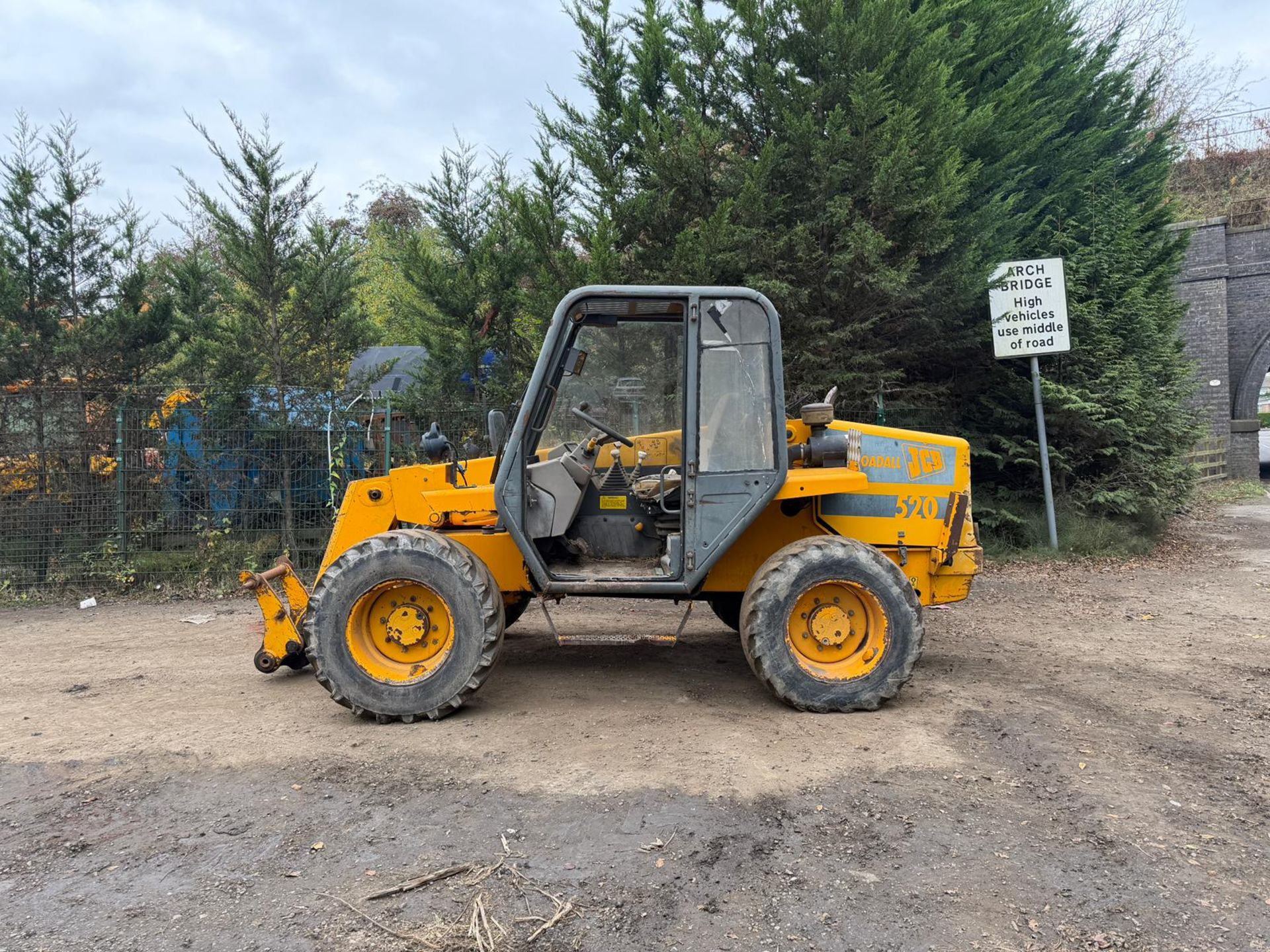 JCB 520-55 2 TON 5.5MTR 4WD TELESCOPIC TELEHANDLER - Image 3 of 14