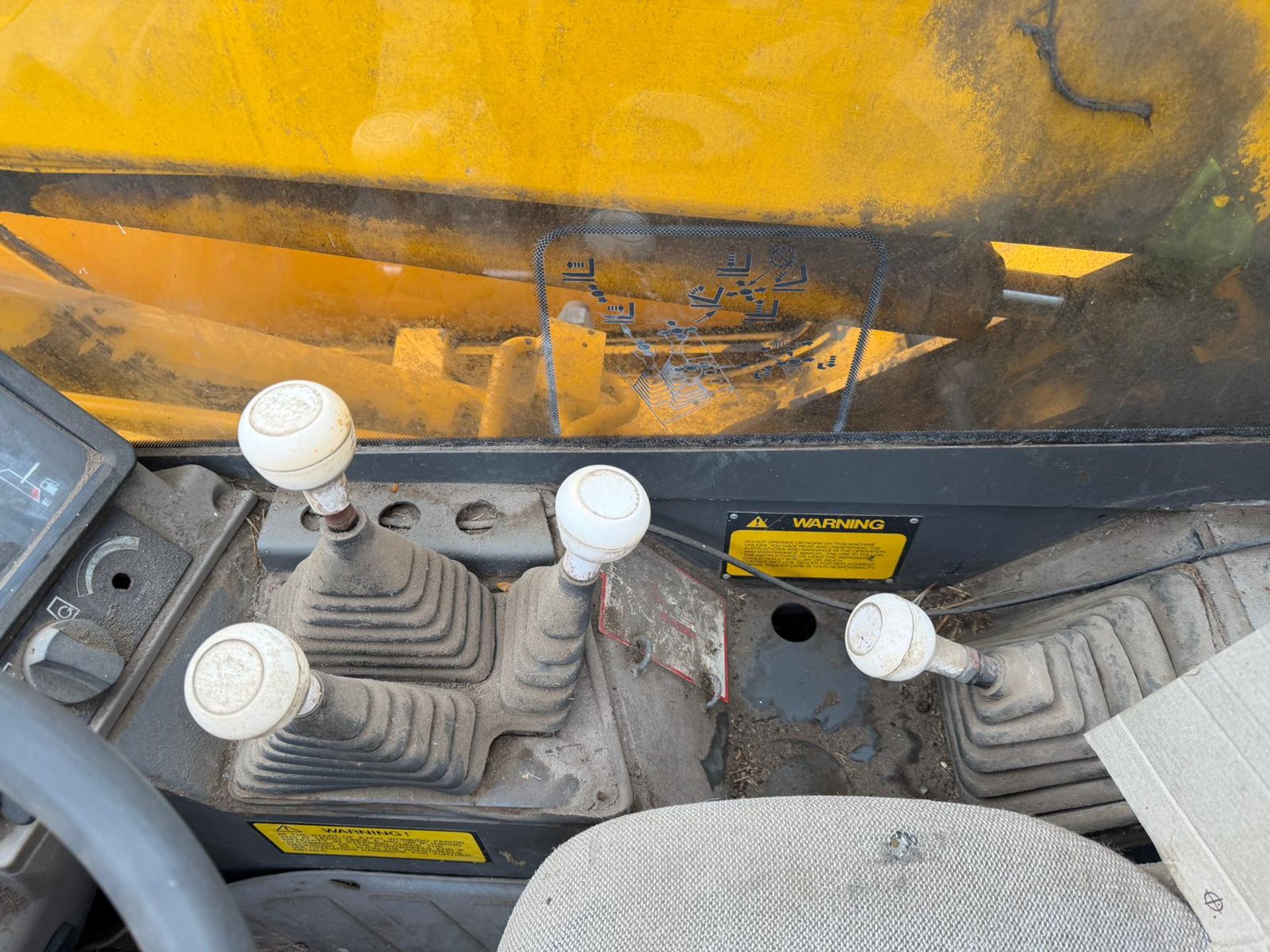 JCB 520-55 2 TON 5.5MTR 4WD TELESCOPIC TELEHANDLER - Image 10 of 14