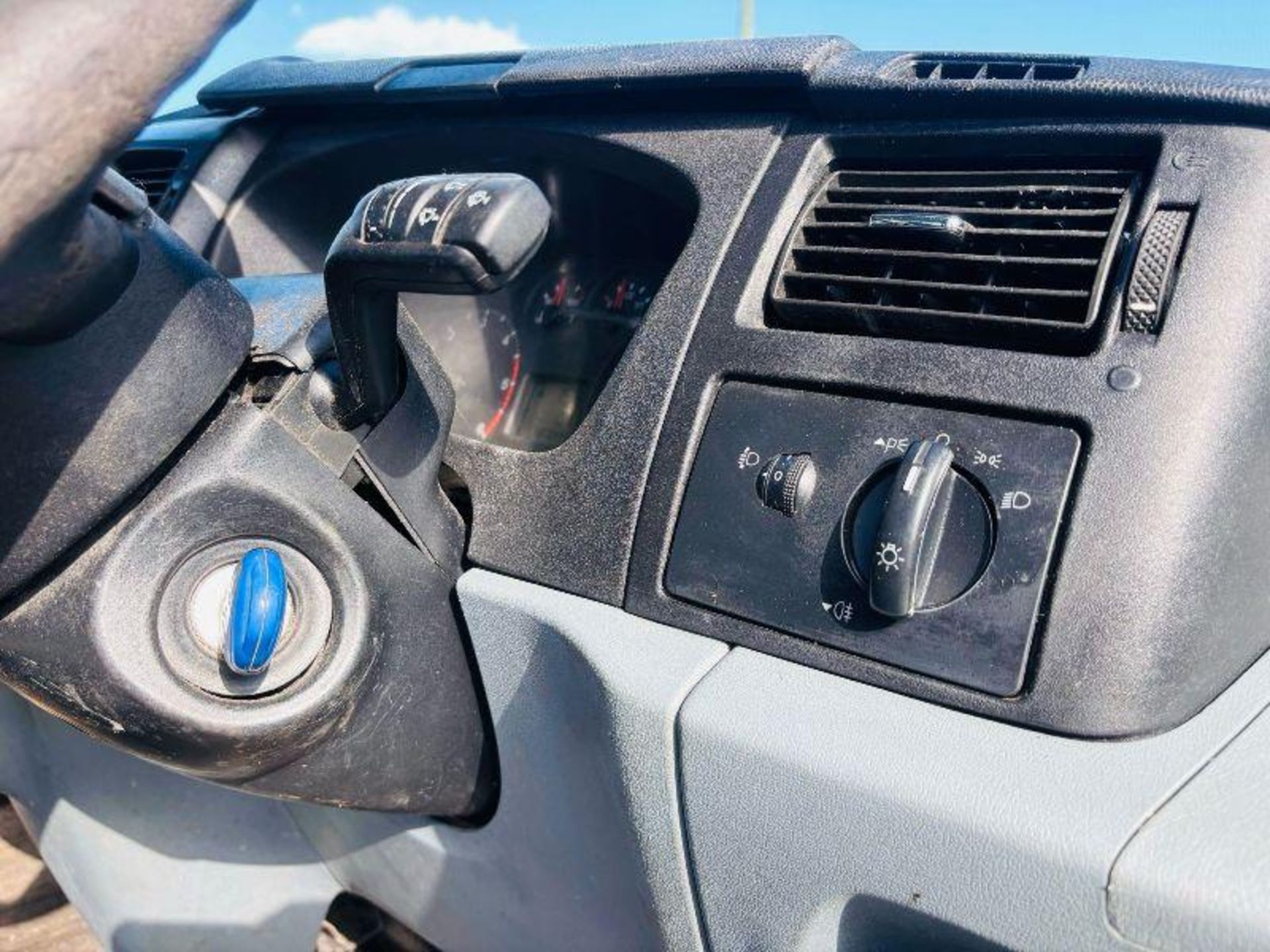 2012 FORD TRANSIT 100 T350 RWD CHASSIS CAB - 187K MILES - TIPPING BODY - Image 12 of 17