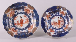 Een porseleinen Chinees Imari klapmutskom, China, Kangxi, begin 18e eeuw.