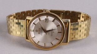 Een Omega Constellation herenpolshorloge in 14 krt gouden kast en dito band.