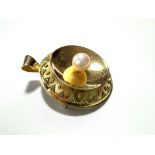 Anhänger/Brosche granuliert, mit Perle