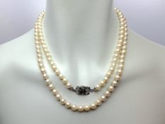 Akoya-Perlenkette mit Weißgoldschließe 750, blaue Farbsteine