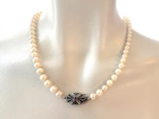 Akoya-Perlenkette, Schließe 750 Weißgold, Rubin, Uno A.R, Italien