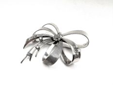 Schleifchen-Brosche 585 Weißgold, Brillanten und Diamanten