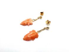 Paar Engelshaut Korallen-Ohrstecker blattförmig ca. 585 Gelbgold