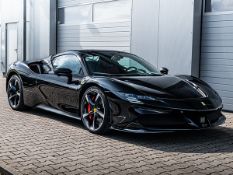 Ferrari SF90, Erstzulassung: 06.06.2024, Außenfarbe: schwarz