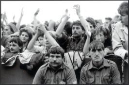 Harald Hauswald. ”Konzert Bruce Springsteen”. Berlin, Weissensee. 1988