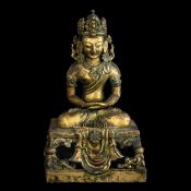 FIGURA IN BRONZO DORATO DI AMITAYUS, CINA, DINASTIA QING, EPOCA QIANLONG, MARCATO E DEL PERIODO