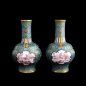 COPPIA DI VASI IN BRONZO CLOISONNE, CINA, XVIII SECOLO, MARCHIO A QUATTRO CARATTERI QIANLONG