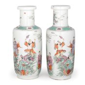 COPPIA DI GRANDI VASI ROULEAU IN PORCELLANA FAMIGLIA ROSA CON GLI OTTO IMMORTALI, CINA, PERIODO