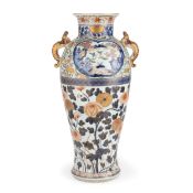 GRANDE VASO A BALAUSTRO IN PORCELLANA IMARI, GIAPPONE, TARDO XVII SECOLO