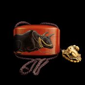 RARO INRO A TRE CASSETTI IN LEGNO LACCATO ROSSO, NERO ED ORO, GIAPPONE, PERIODO EDO (1615-1868),