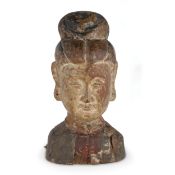 TESTA IN LEGNO LACCATO, CINA, PERIODO DINASTIA MING (1368-1664)