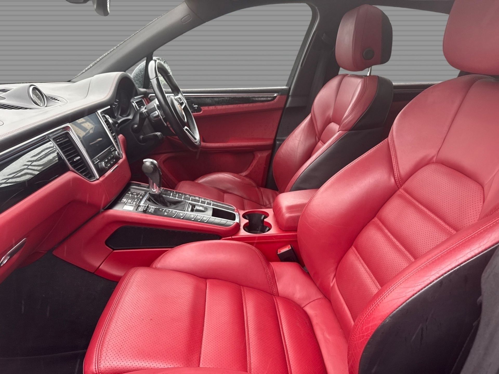 2017 Model Porsche Macan Pdk V6 S 3.0 - Auto - *Red Leather Interior* - Apple Car Play - Sun Roof - Image 13 of 25