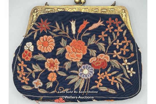 Two vintage evening purses, one with embroidered flowers and metal clasp decorated with farmers - Image 3 of 9