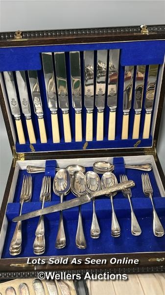 A large collection of EPNS cutlery including Viners canteen of cutlery and crested spoons / AN9 - Image 2 of 10