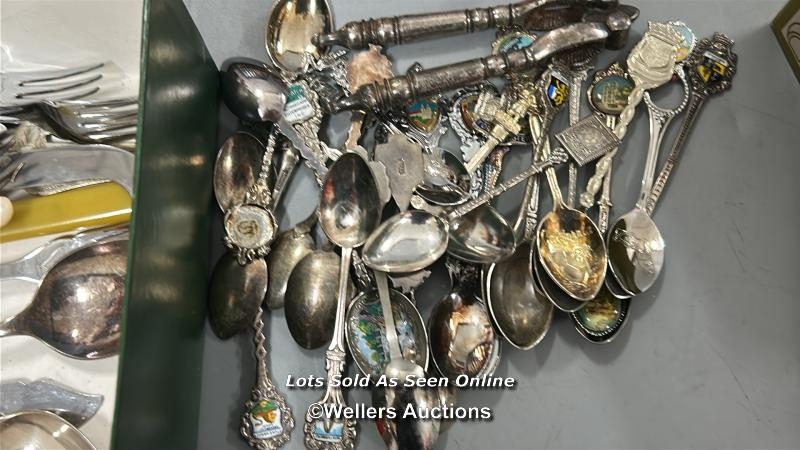 A large collection of EPNS cutlery including Viners canteen of cutlery and crested spoons / AN9 - Image 9 of 10