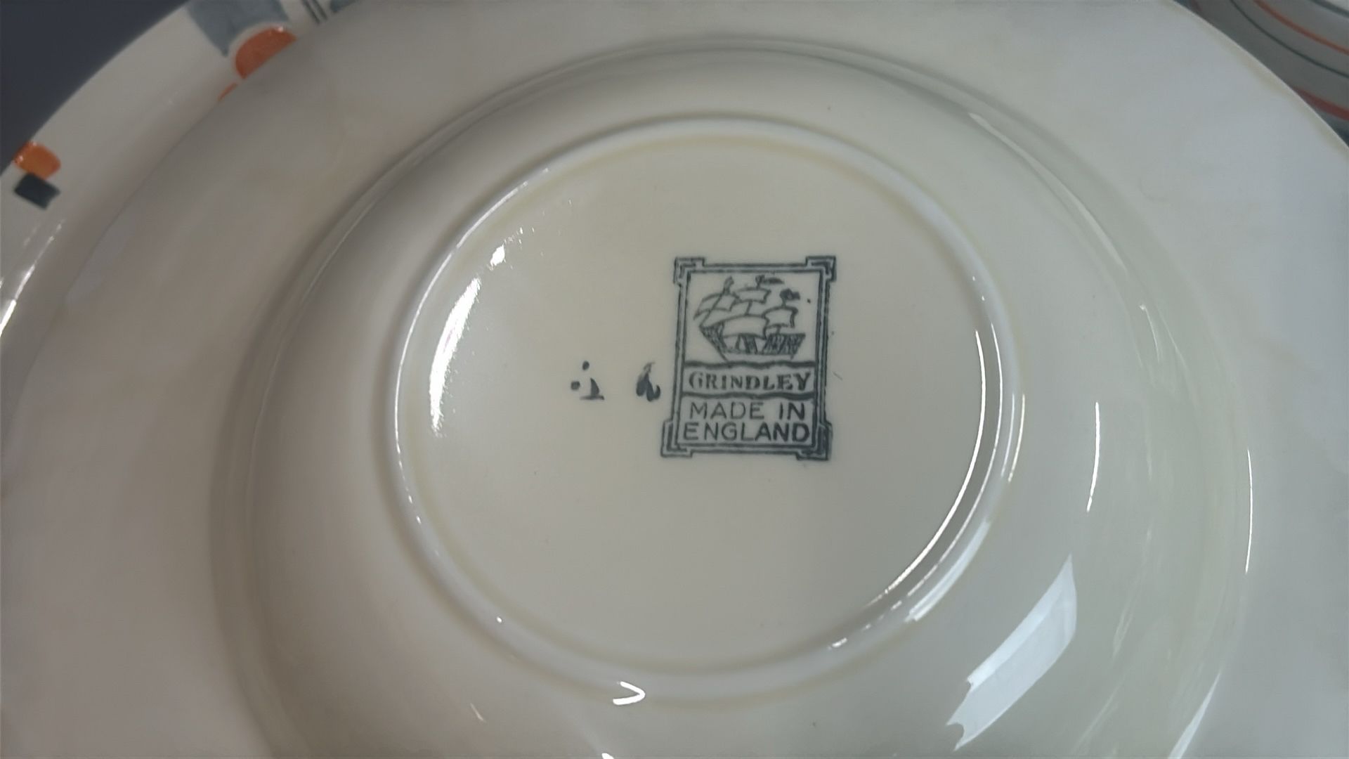 Art deco porcelain including Grindley 'Creampetal', N.H.P bowls, Shelly soup bowl with lid and spoon - Image 6 of 14