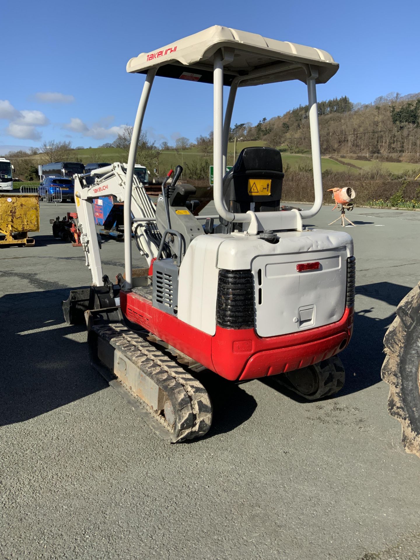 2012 TAKEUCHI TB016 MINI DIGGER & 3 BUCKETS - Image 4 of 4