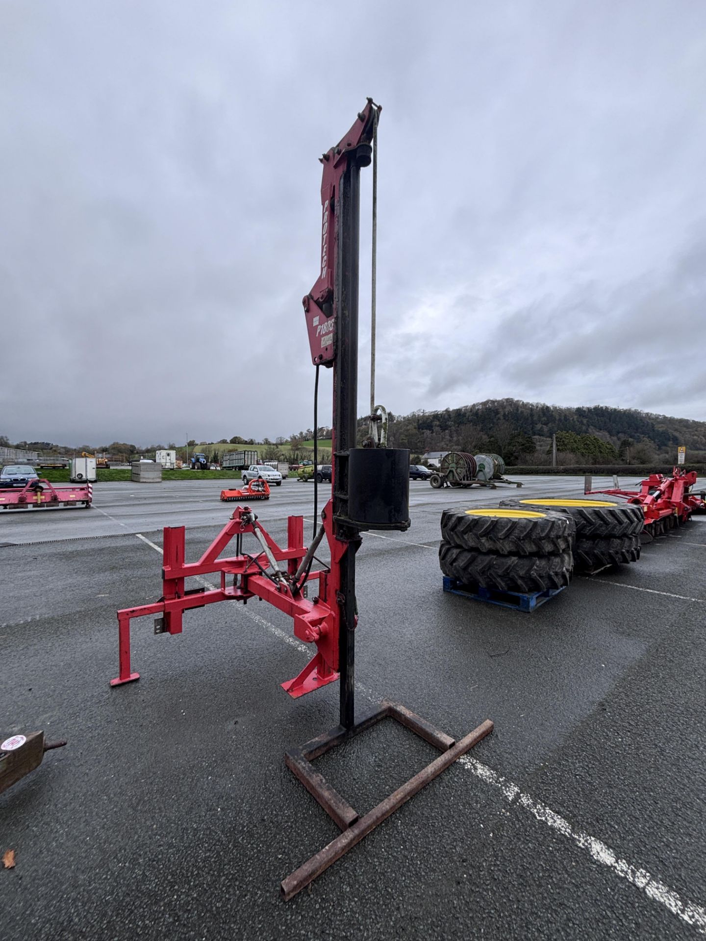 PROTECH P180S SWING ROUND POST KNOCKER ON JCB Q FIT BRACKETS