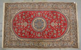 Nain, feste Kn&uuml;pfung, dichter Flor - in insgesamt guter Zust.; Ma&szlig;e 305 x 191 cm