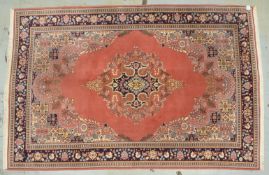 Hereke, mittelfeine Kn&uuml;pfung, ringsum komplett - guter Zustand; Ma&szlig;e 317 x 210 cm