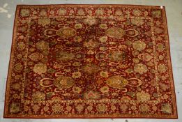 Tetex, stilis. T&auml;bris-Motive auf weinrotem Grund, ringsum gekettelt; Ma&szlig;e 403 x 298 cm