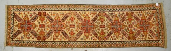 Kaukas. Galerie, antik, mittelfeine Kn., Pflanzenf., 'Laufender Hund'-Bord&uuml;re, guter