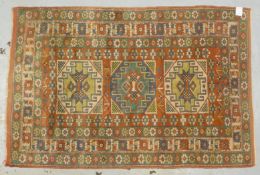 Kazak (Kaukasus), &auml;lter, mittelfeine Kn., Flor in altersgem&auml;&szlig;em Zust.; Ma&szlig;e 19