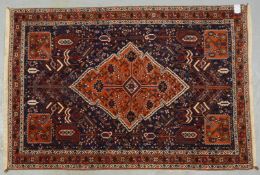 Yalameh, mittelfeine Kn., gleichm&auml;&szlig;iger Flor - in gutem Zustand; Ma&szlig;e 198 x 133 cm