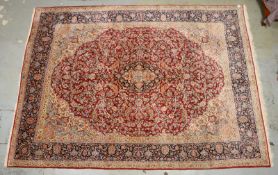 Kirman, mittelf. bis feine Kn., Kanten lederverst., sign., guter Zust.; Ma&szlig;e 413 x 297 cm