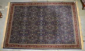 Hereke (T&uuml;rkei), mittelfeine Kn., auf blauem Grund floral durchgem. - guter Zust.