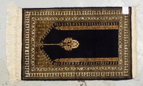 Ghom-Seidenbr&uuml;cke, Seide auf Seide, sehr feine Kn., guter Zustand; Ma&szlig;e 90 x 60 cm