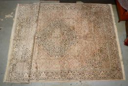 Kaschmir-Seidenteppich, mittelf. Kn., hellgrundig, gleichm. geblichen, guter Zust.