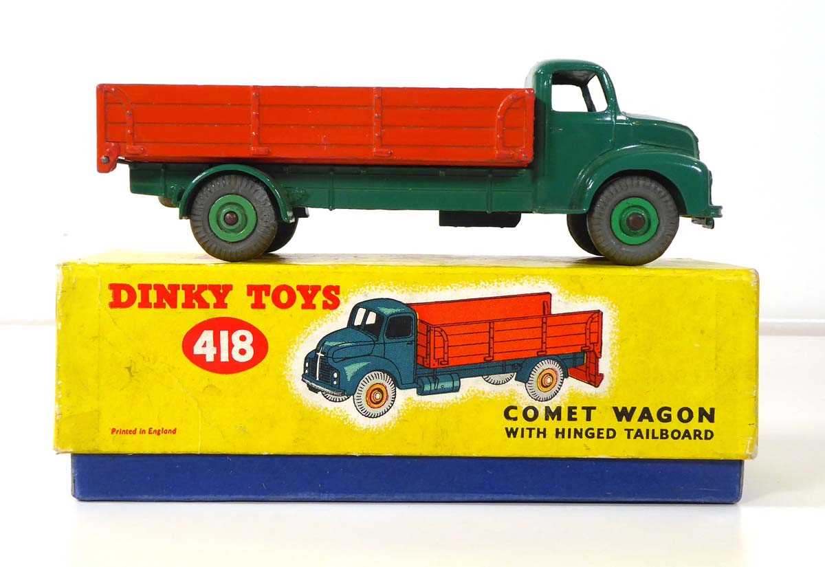 A Dinky 418 Comet wagon with hinged tailboard, green/orange, boxed Playworn - Image 2 of 6