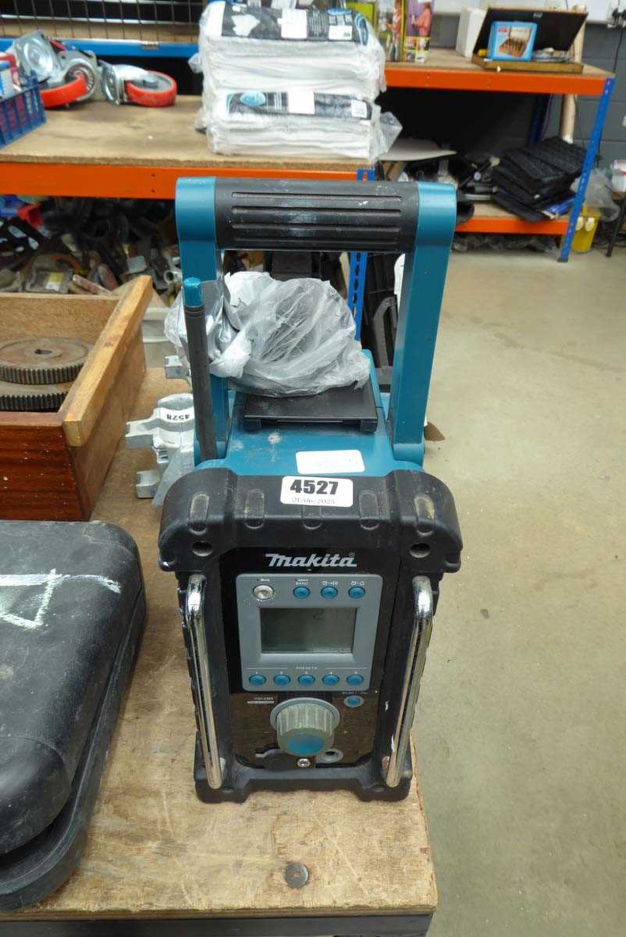 Makita Bmr 100w Job Site Radio 2   Tools In Action   Power Tool Reviews - Foto 8